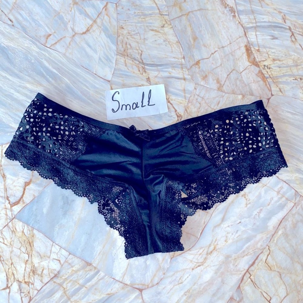 Victoria’s Secret Lace Cheeky Panty Small